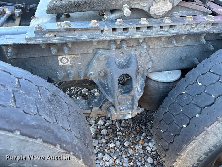 image for item YA1612 2019 Kenworth T680 semi truck