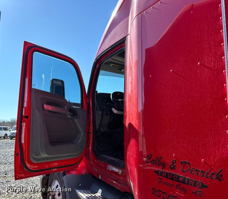 image for item YA1612 2019 Kenworth T680 semi truck