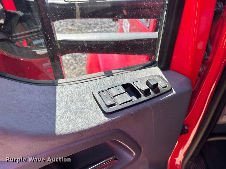 image for item YA1612 2019 Kenworth T680 semi truck