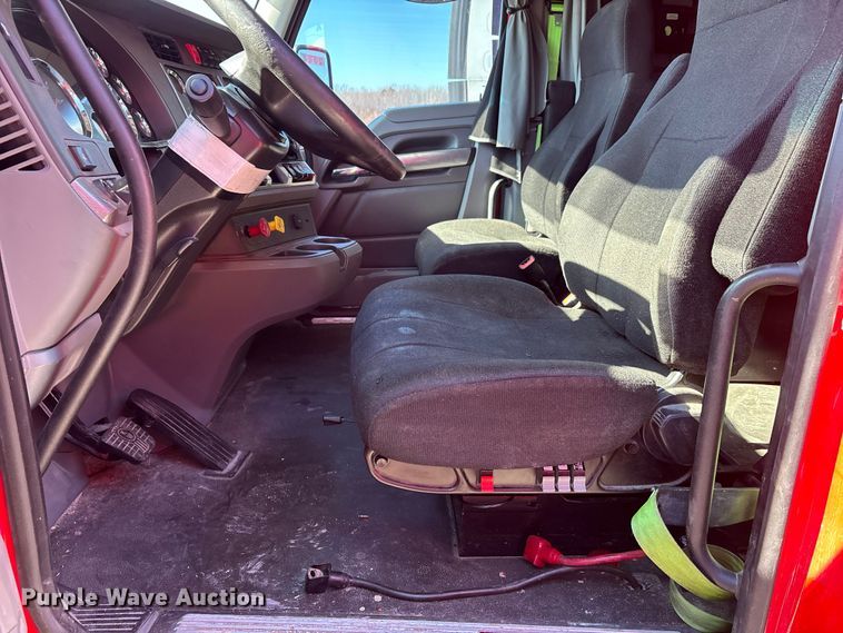 image for item YA1612 2019 Kenworth T680 semi truck