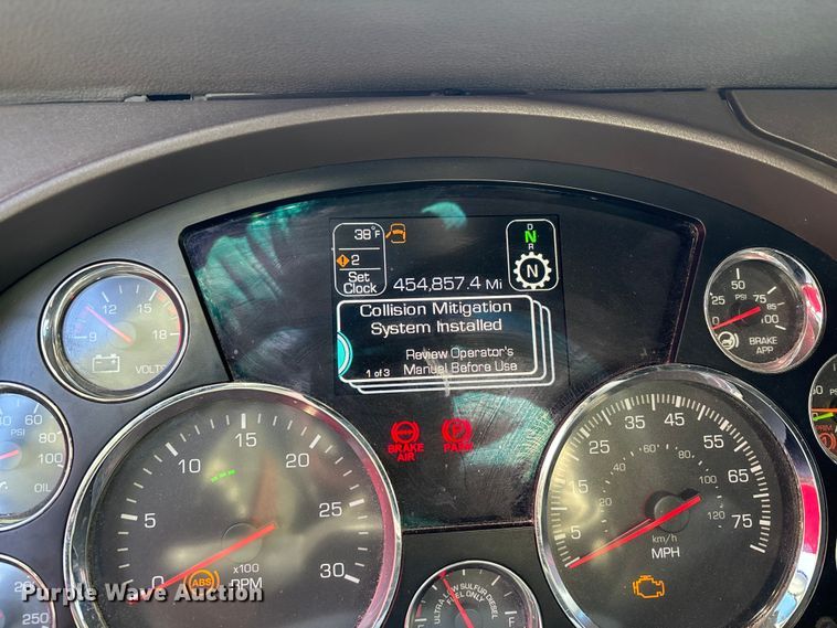 image for item YA1612 2019 Kenworth T680 semi truck