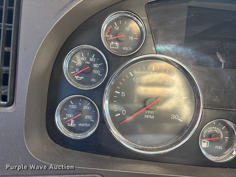 image for item YA1612 2019 Kenworth T680 semi truck