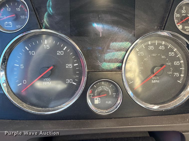 image for item YA1612 2019 Kenworth T680 semi truck