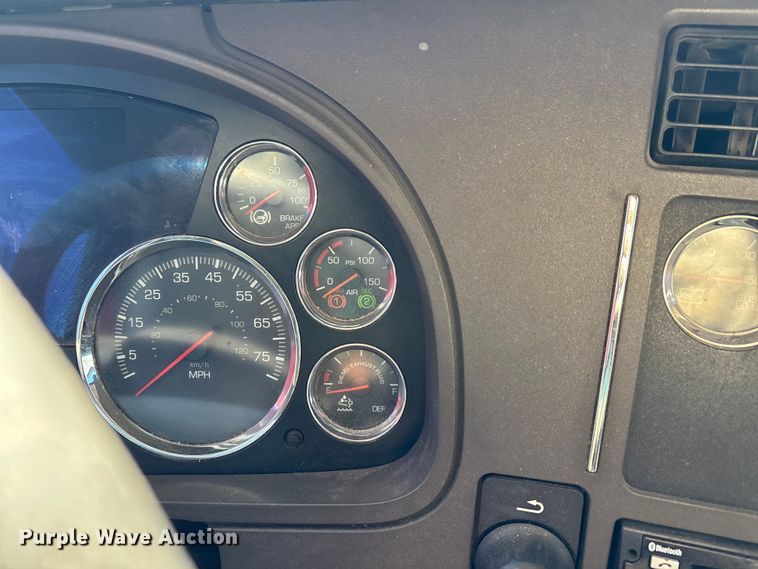 image for item YA1612 2019 Kenworth T680 semi truck