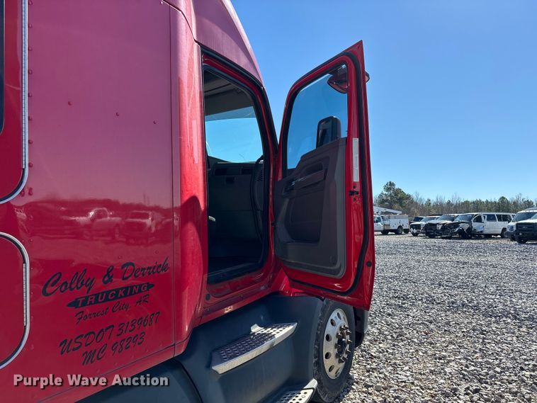 image for item YA1612 2019 Kenworth T680 semi truck