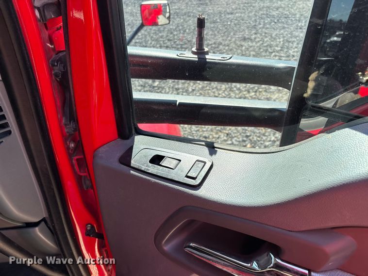 image for item YA1612 2019 Kenworth T680 semi truck