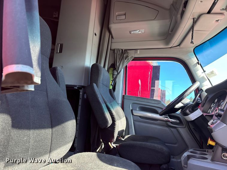 image for item YA1612 2019 Kenworth T680 semi truck