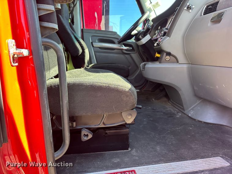 image for item YA1612 2019 Kenworth T680 semi truck