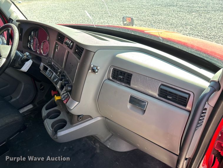 image for item YA1612 2019 Kenworth T680 semi truck