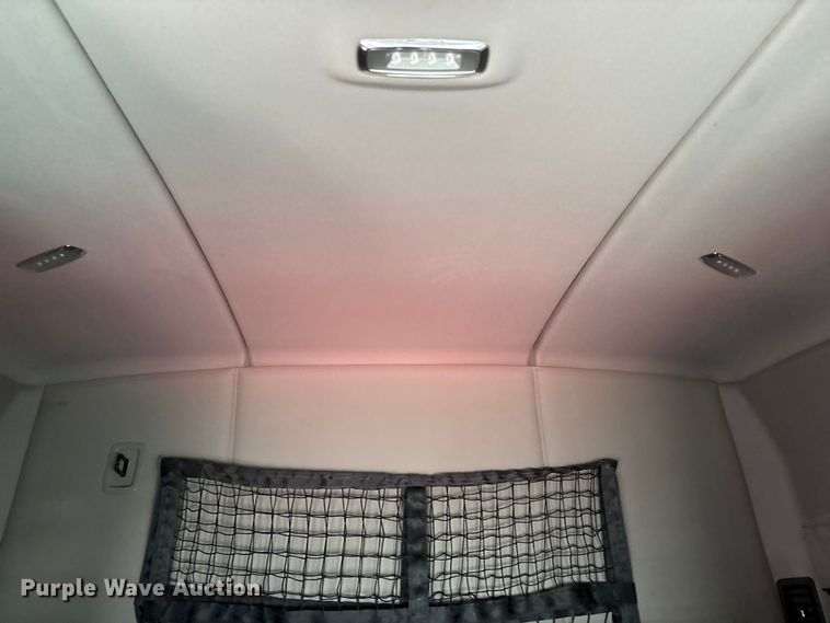 image for item YA1612 2019 Kenworth T680 semi truck