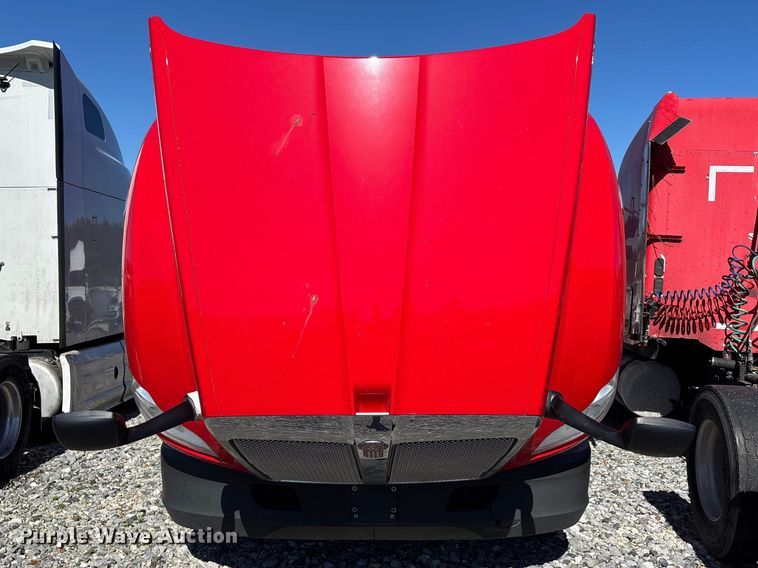 image for item YA1612 2019 Kenworth T680 semi truck