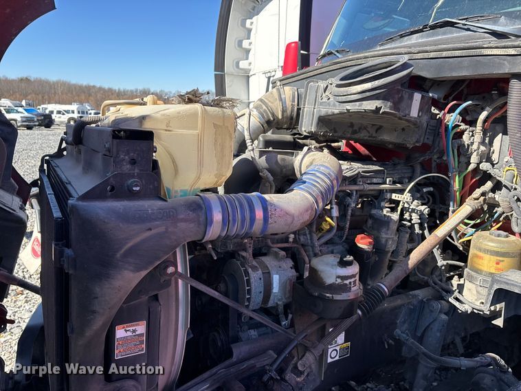 image for item YA1612 2019 Kenworth T680 semi truck