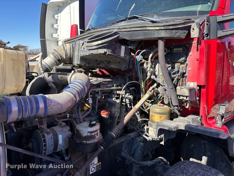 image for item YA1612 2019 Kenworth T680 semi truck