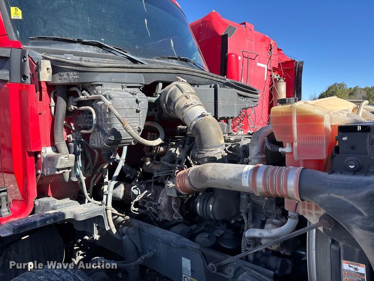 image for item YA1612 2019 Kenworth T680 semi truck