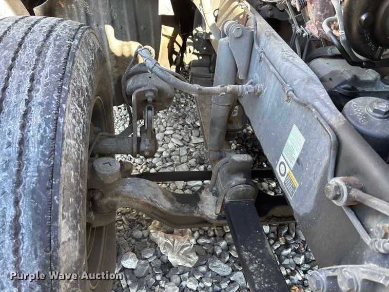 image for item YA1612 2019 Kenworth T680 semi truck