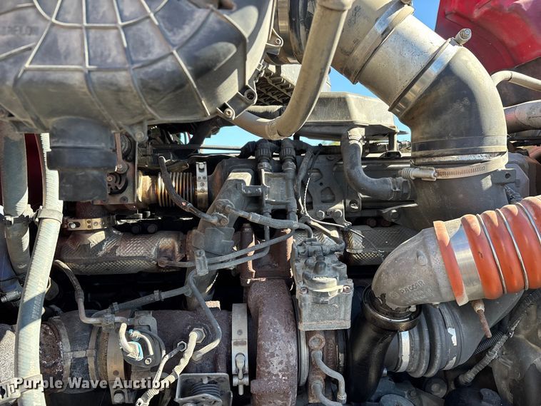 image for item YA1612 2019 Kenworth T680 semi truck