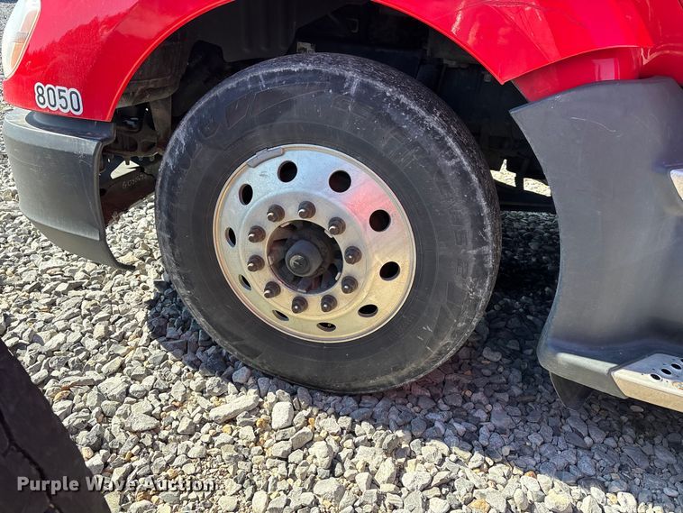 image for item YA1612 2019 Kenworth T680 semi truck