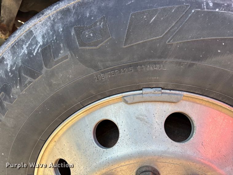 image for item YA1612 2019 Kenworth T680 semi truck