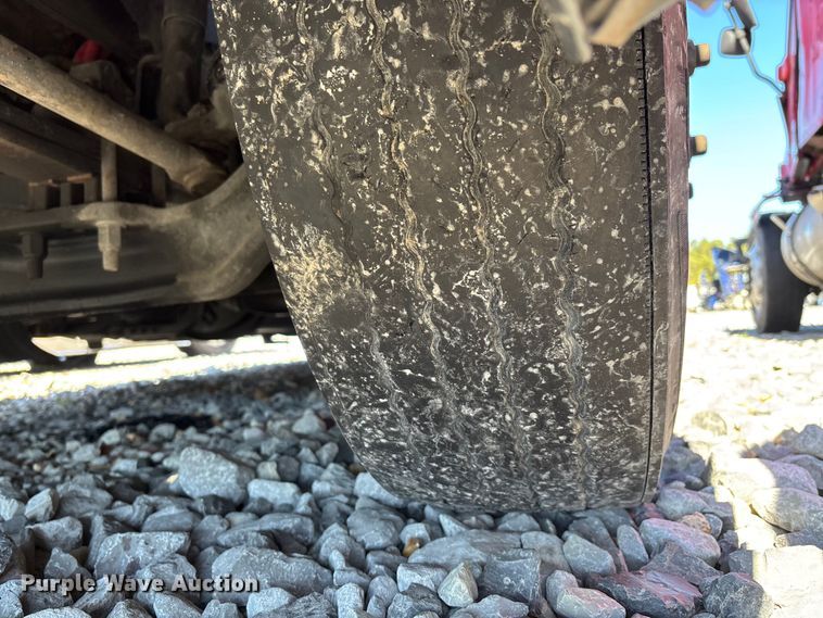 image for item YA1612 2019 Kenworth T680 semi truck