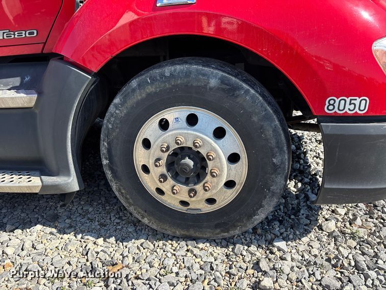 image for item YA1612 2019 Kenworth T680 semi truck