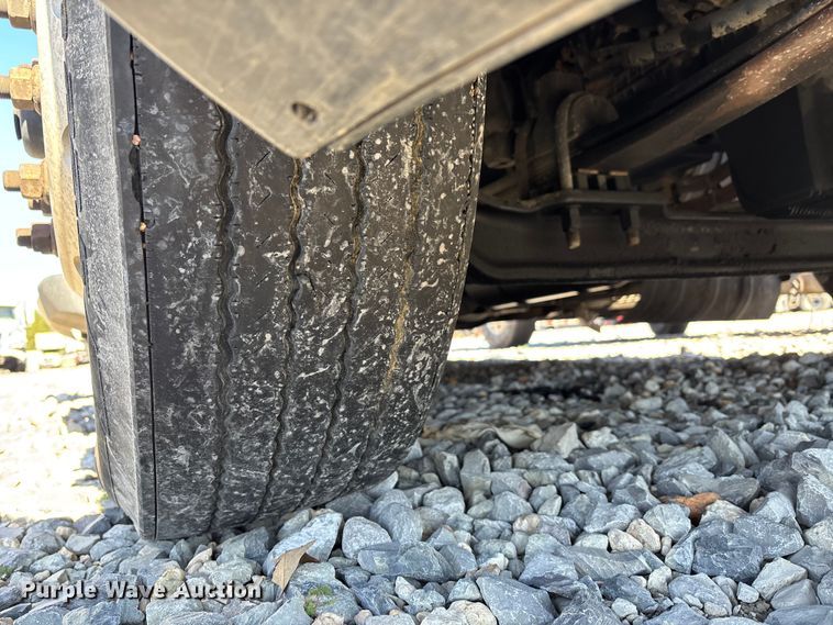 image for item YA1612 2019 Kenworth T680 semi truck