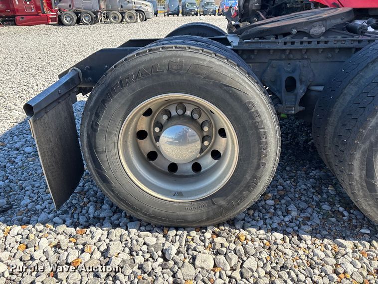 image for item YA1612 2019 Kenworth T680 semi truck