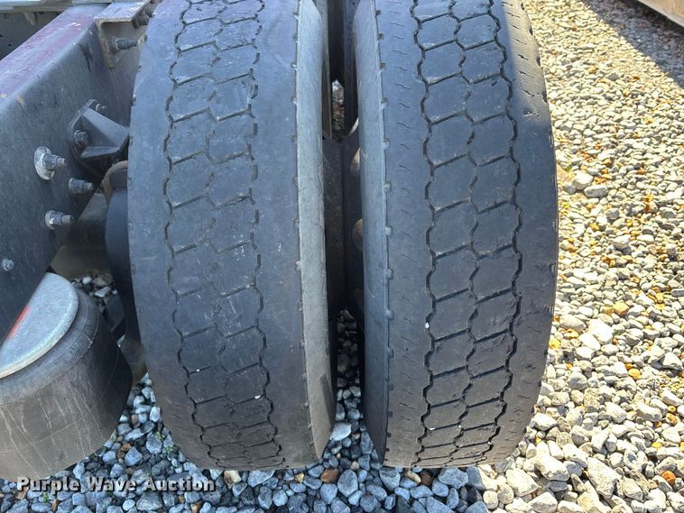 image for item YA1612 2019 Kenworth T680 semi truck