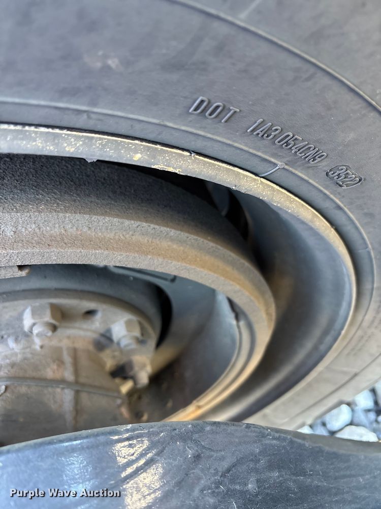 image for item YA1612 2019 Kenworth T680 semi truck