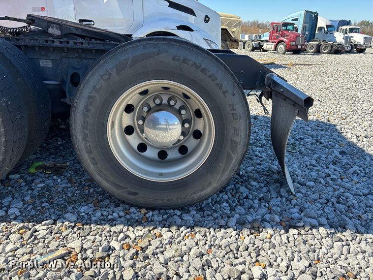 image for item YA1612 2019 Kenworth T680 semi truck