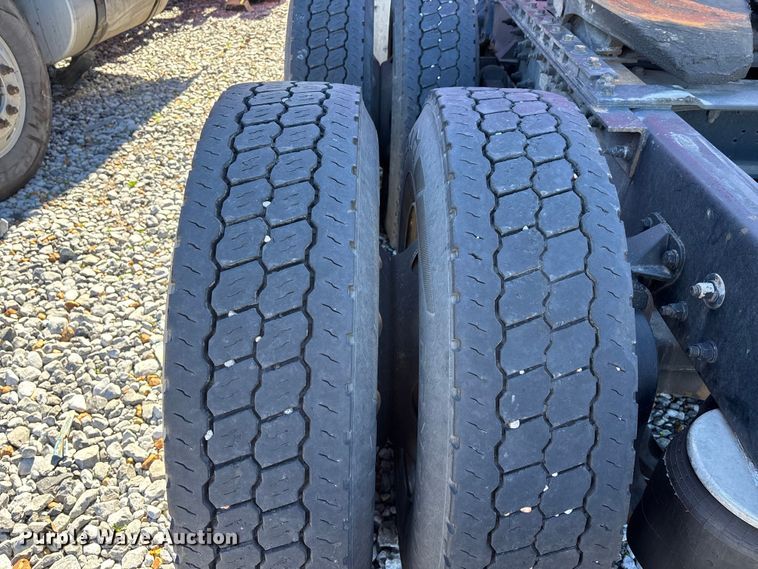 image for item YA1612 2019 Kenworth T680 semi truck