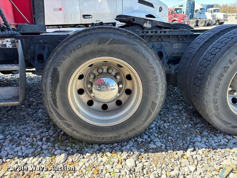 image for item YA1612 2019 Kenworth T680 semi truck