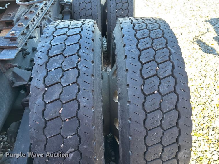 image for item YA1612 2019 Kenworth T680 semi truck