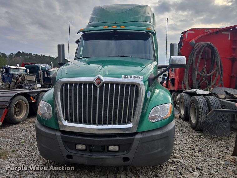 image for item YA1620 2020 International LT625 semi truck