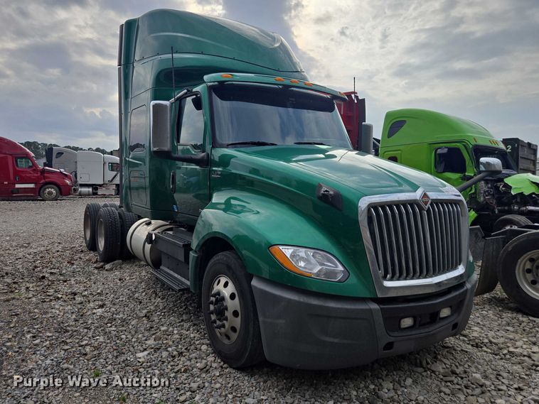 image for item YA1620 2020 International LT625 semi truck