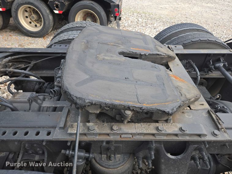 image for item YA1620 2020 International LT625 semi truck