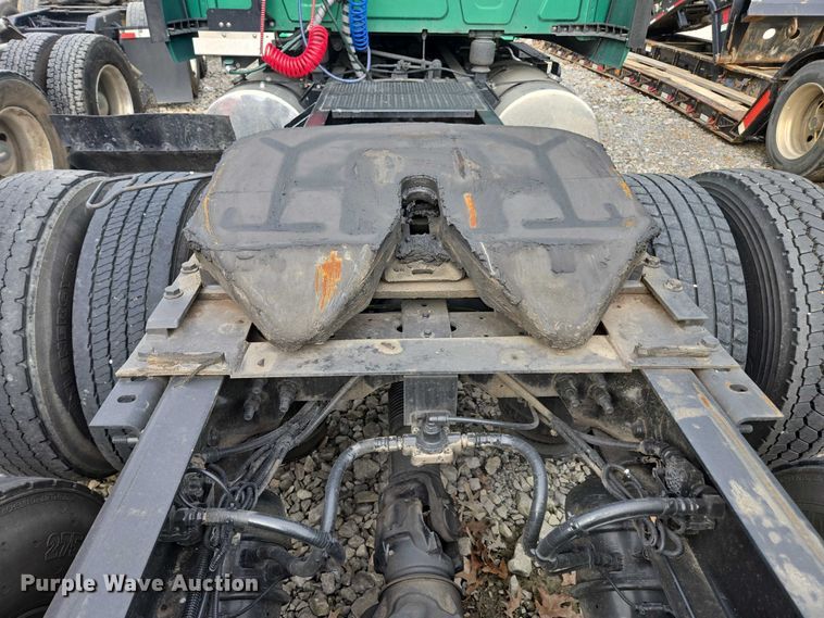 image for item YA1620 2020 International LT625 semi truck