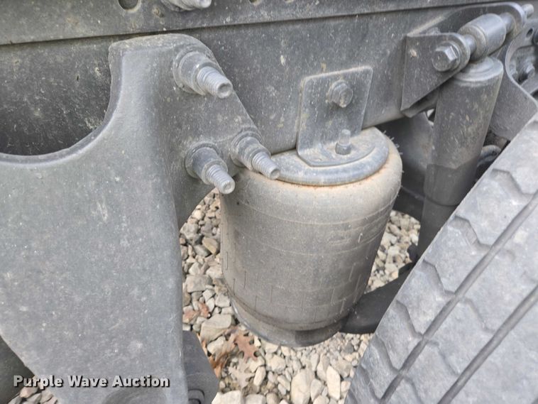 image for item YA1620 2020 International LT625 semi truck