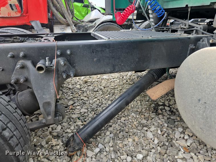 image for item YA1620 2020 International LT625 semi truck