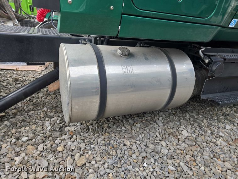 image for item YA1620 2020 International LT625 semi truck