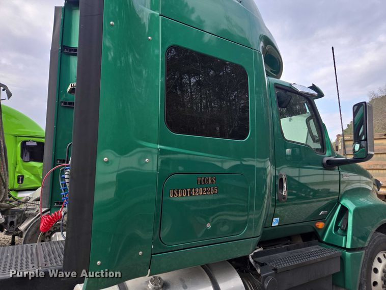 image for item YA1620 2020 International LT625 semi truck