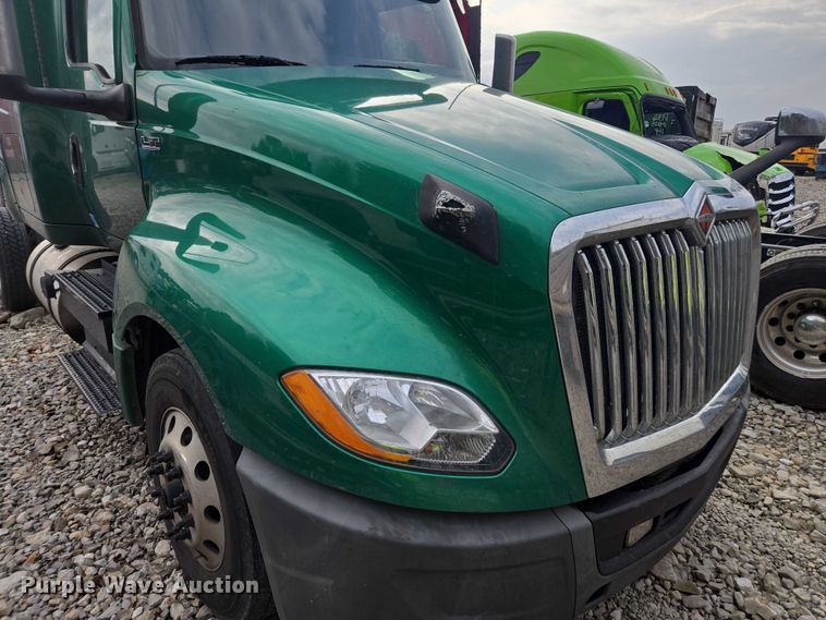 image for item YA1620 2020 International LT625 semi truck