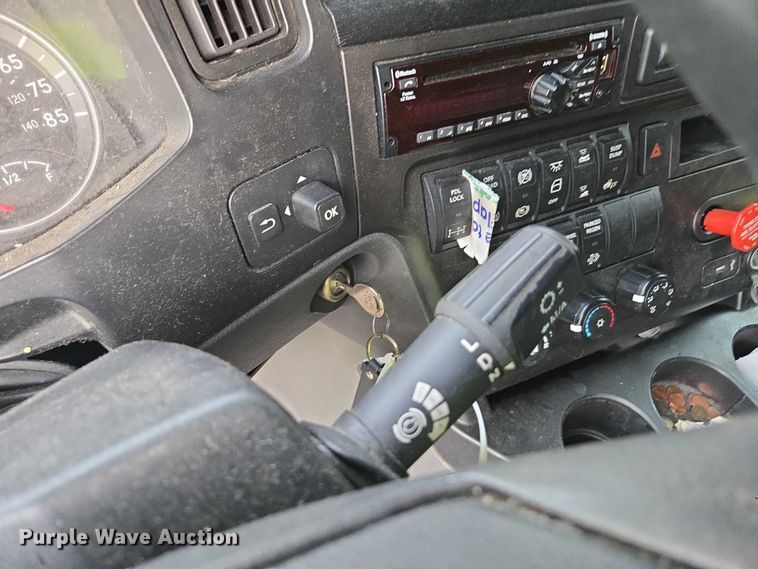 image for item YA1620 2020 International LT625 semi truck