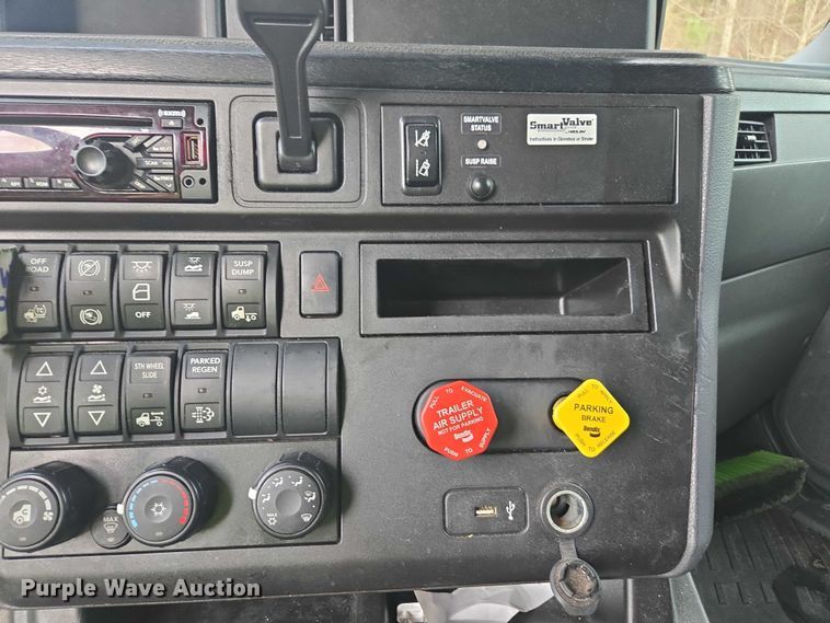 image for item YA1620 2020 International LT625 semi truck