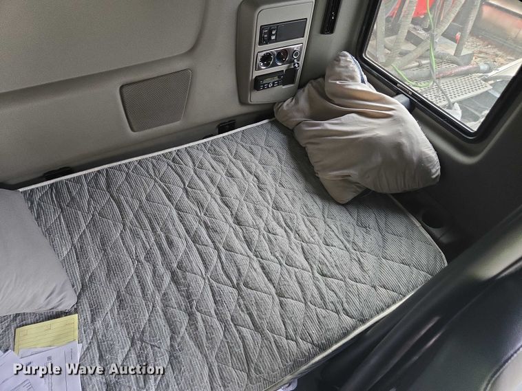 image for item YA1620 2020 International LT625 semi truck