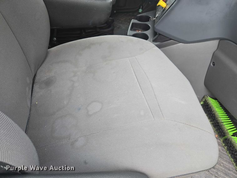 image for item YA1620 2020 International LT625 semi truck