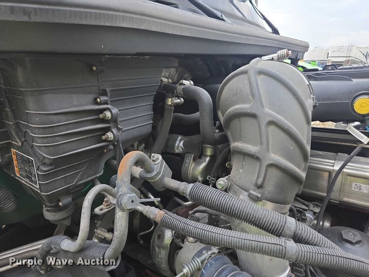 image for item YA1620 2020 International LT625 semi truck