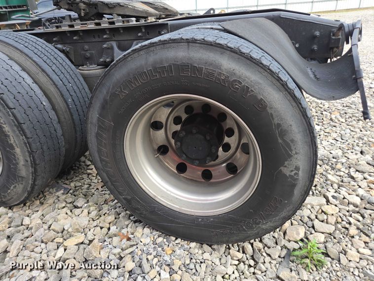 image for item YA1620 2020 International LT625 semi truck