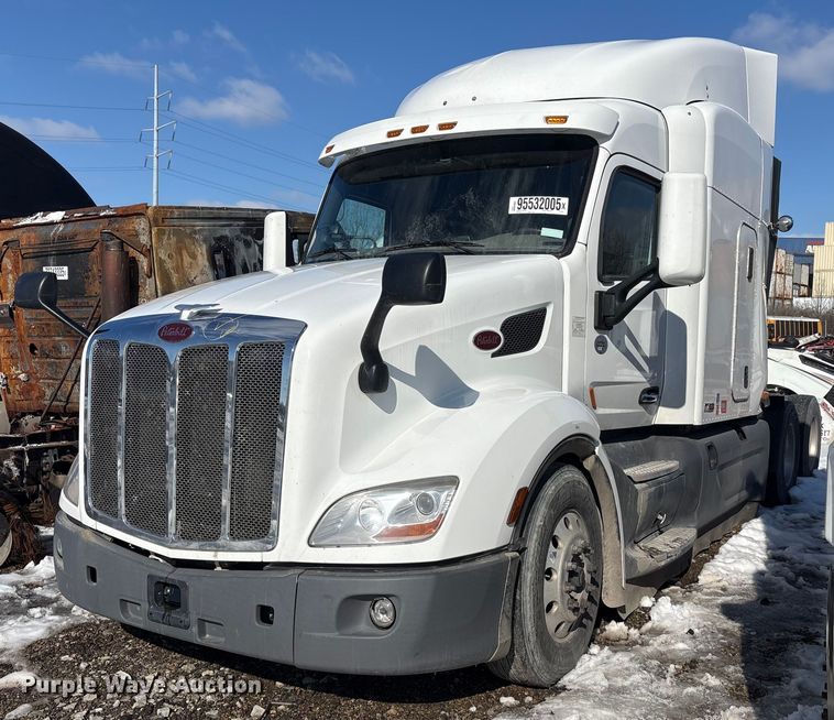 image for item YA1720 2018 Peterbilt 579 semi truck