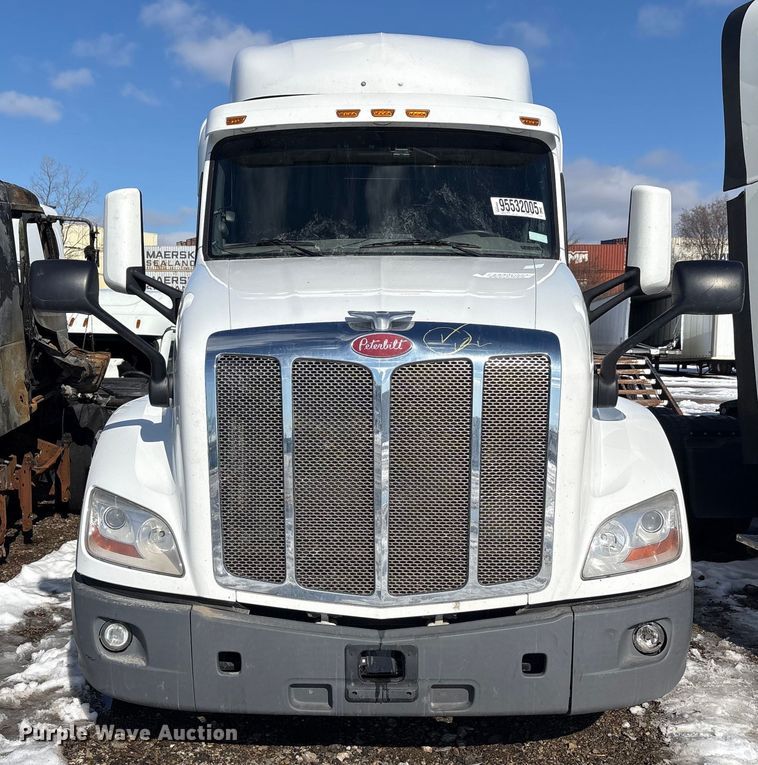 image for item YA1720 2018 Peterbilt 579 semi truck