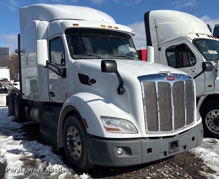 image for item YA1720 2018 Peterbilt 579 semi truck